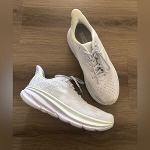 Hoka Clifton 9 Athletic Shoes